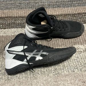 ASICS wrestling shoes newer used
